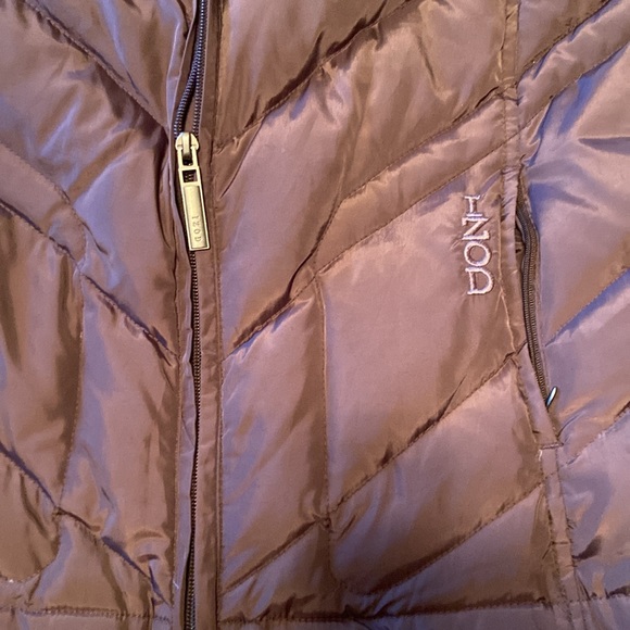 IZOD puffer vest with fleece lined fake fur hood - Picture 2 of 5